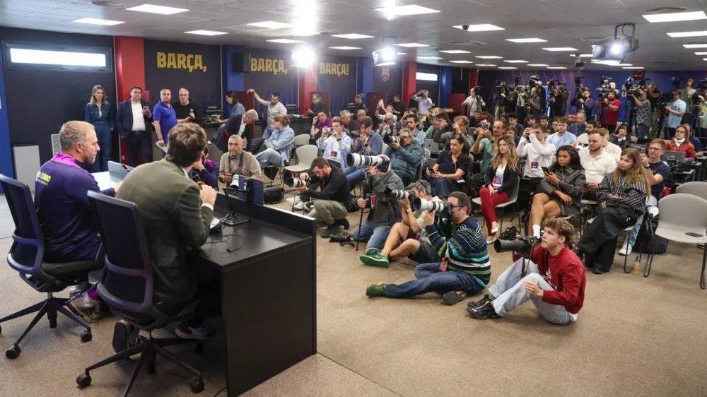 Imagen de la sala de prensa de la Ciutat Esportiva Joan Gamper en la previa del Clásico