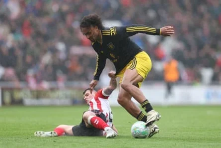 Joshua Zirkzee holds off Granit Xhaka’s challenge