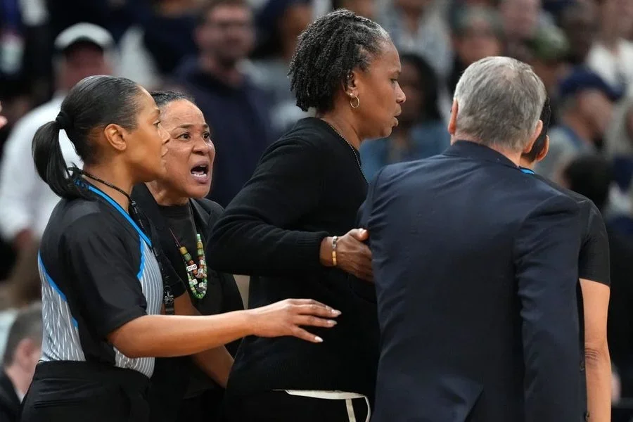 NCAA Womens Basketball: Final Four National Semifinal-South Carolina at Connecticut